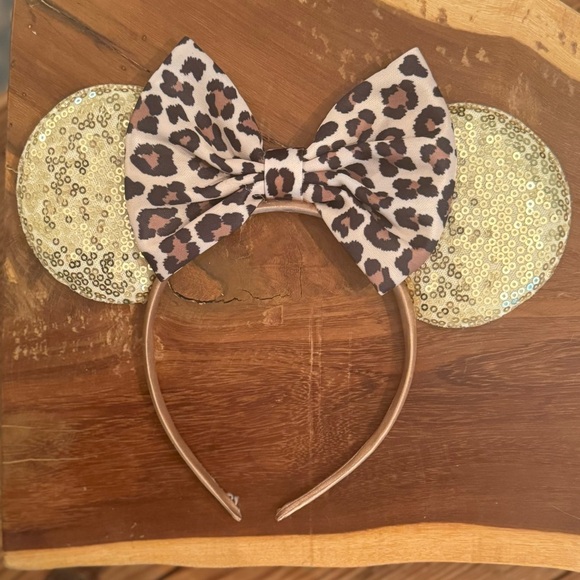 🐭Disney Sequined Mouse Ears, Set of 2 - Picture 10 of 13
